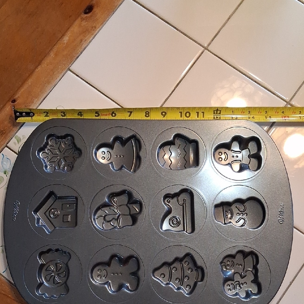 Wilton Holiday Mini Muffin Pan in Metallic Gray - Picture 9 of 9